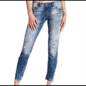 Silver Girlfriend Jeans NWT’s Size 27